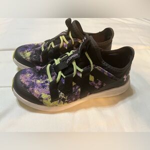 Girl's Under Armour Infinity 3 (Big Kid) Sneakers in Size 1Y